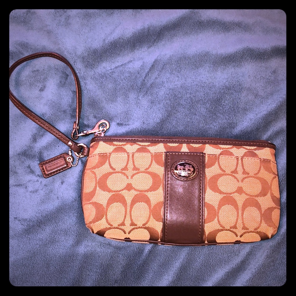 Authentic Coach Wristlet Zip Wallet Lightly Used
